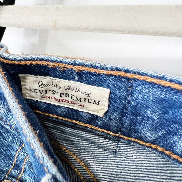 Levi's 501 Premium denim high rise cut off denim jean shorts button fly size 32 - Picture 2 of 3